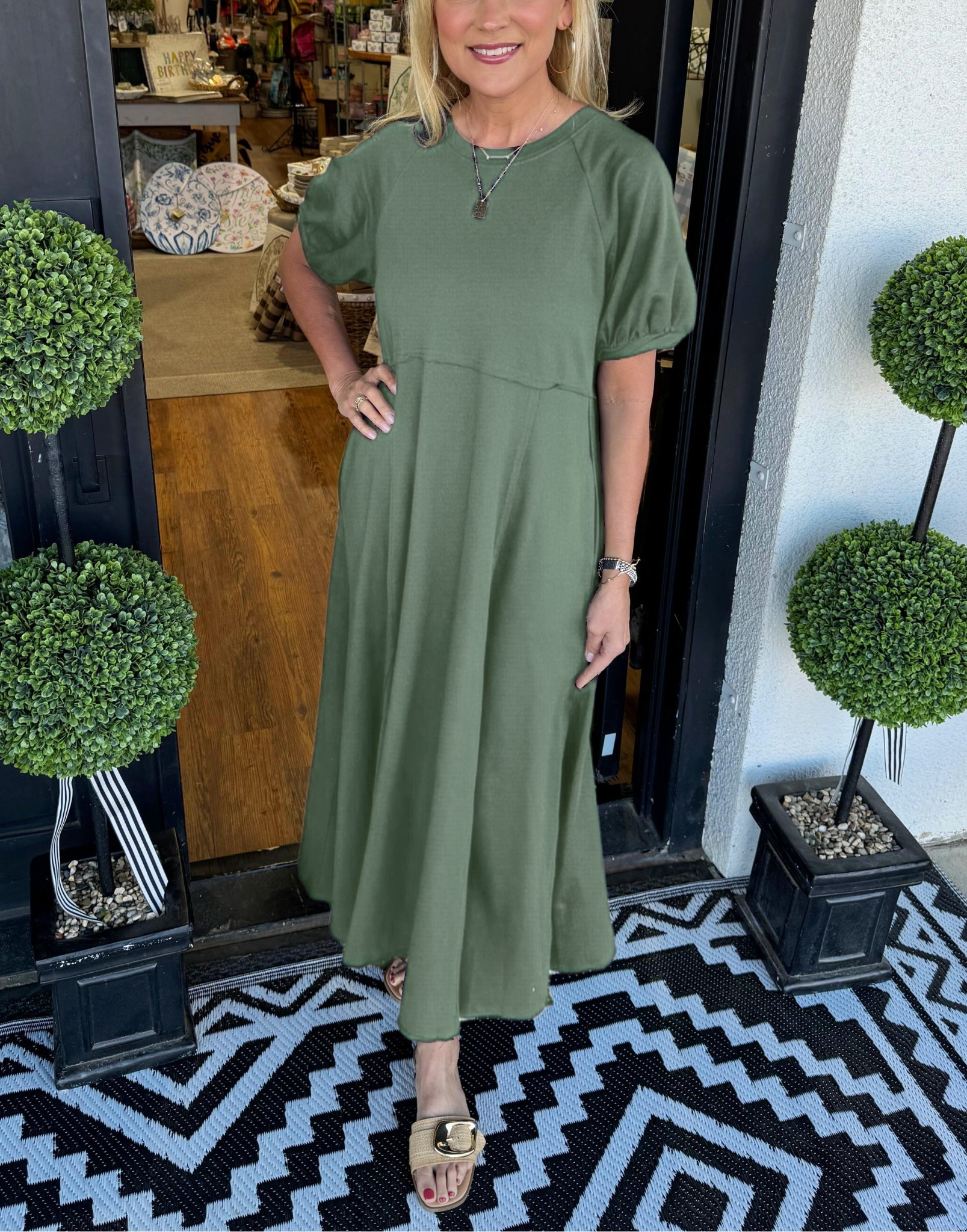 Chic Puff Sleeve Round Neck Maxi Dress